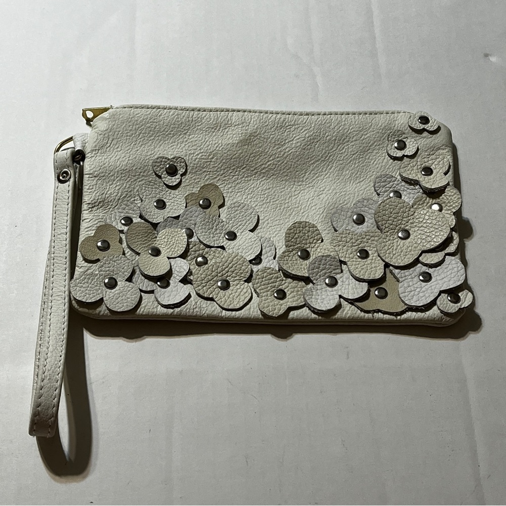 EightSeasons Leather Floret Wristlet